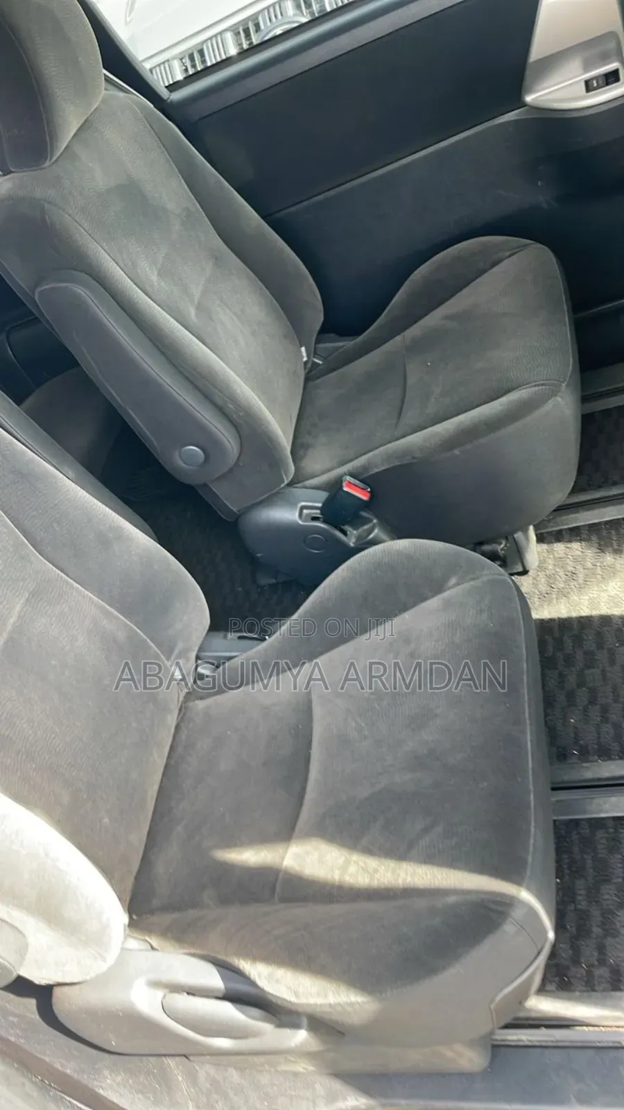 Toyota Noah 2.0 143hp AWD (7 Seater) 2013 White