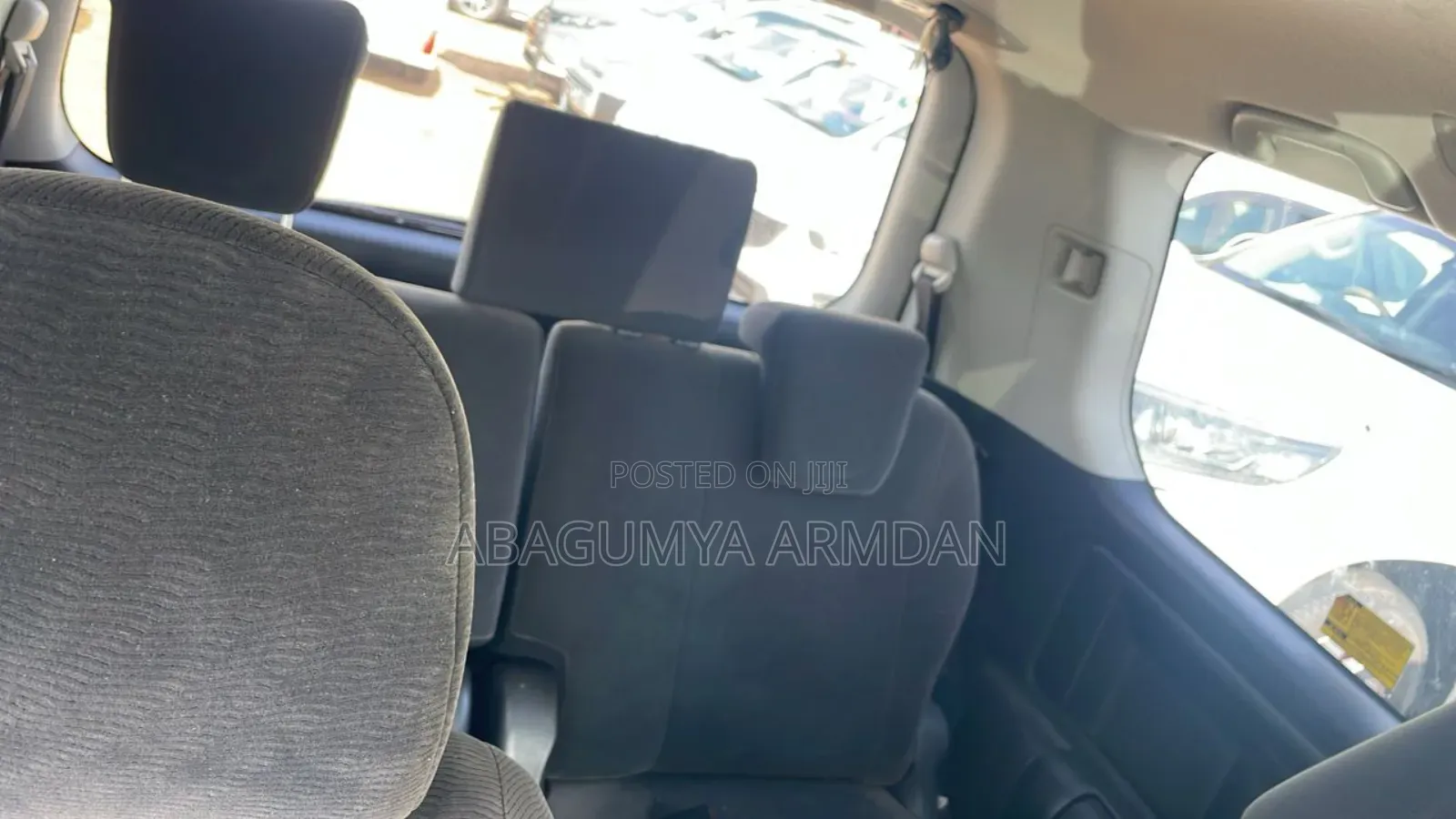 Toyota Noah 2.0 143hp AWD (7 Seater) 2013 White
