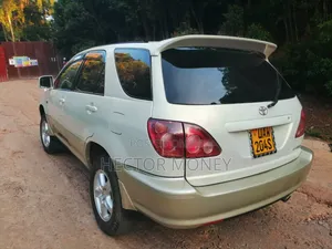 Toyota Harrier 2.2 16V 2000 White