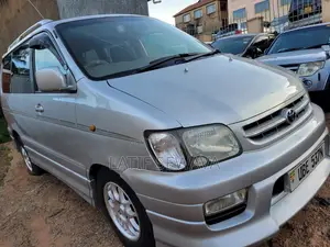 Toyota Noah 2.0 FWD (8 Seater) 2001 Silver