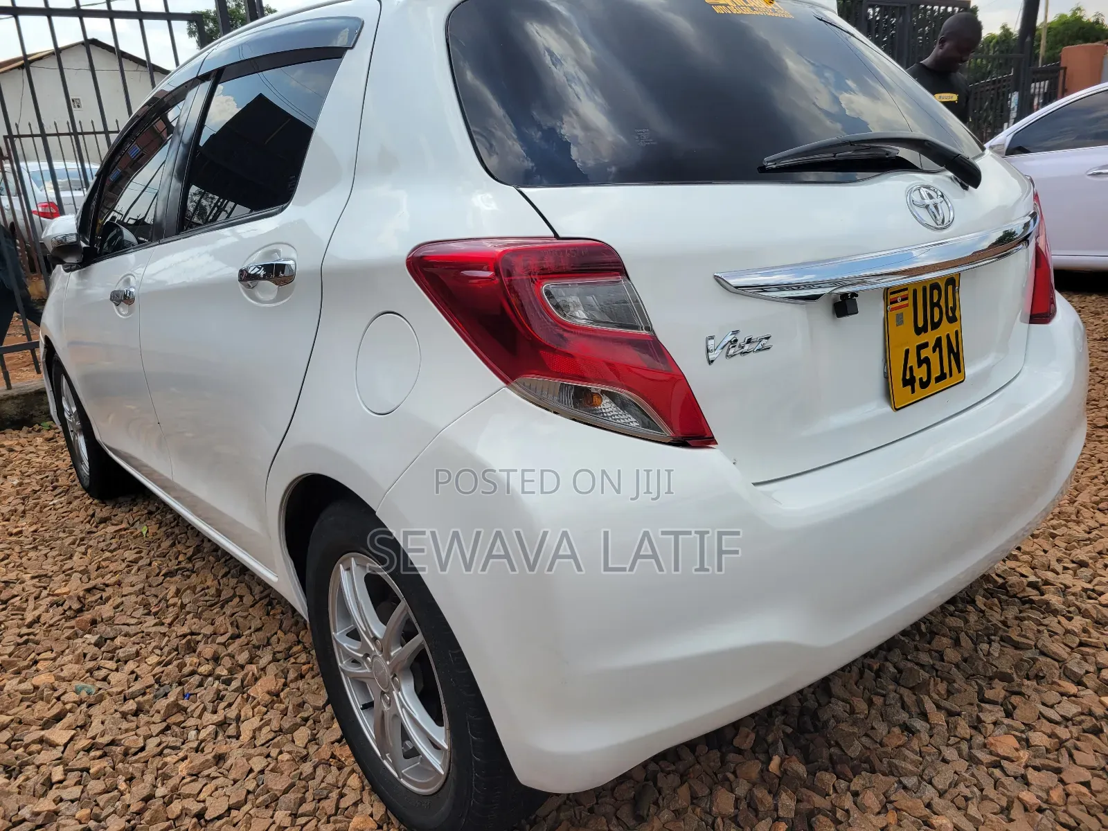 Toyota Vitz 1.3 FWD 5dr 2012 White