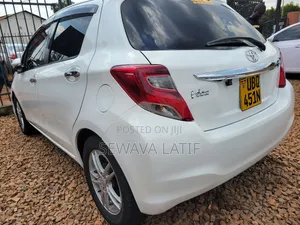 Toyota Vitz 1.3 FWD 5dr 2012 White