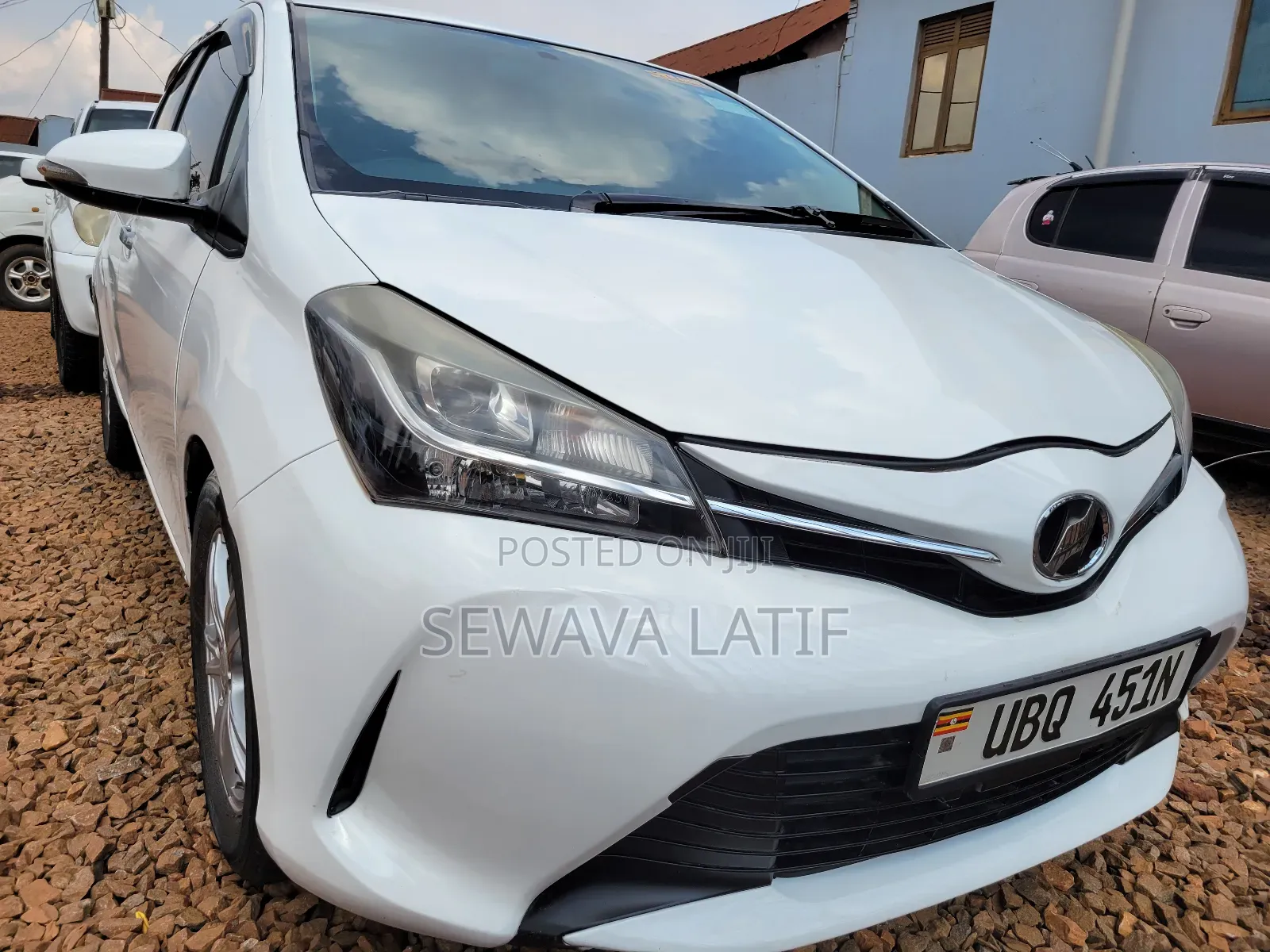Toyota Vitz 1.3 FWD 5dr 2012 White
