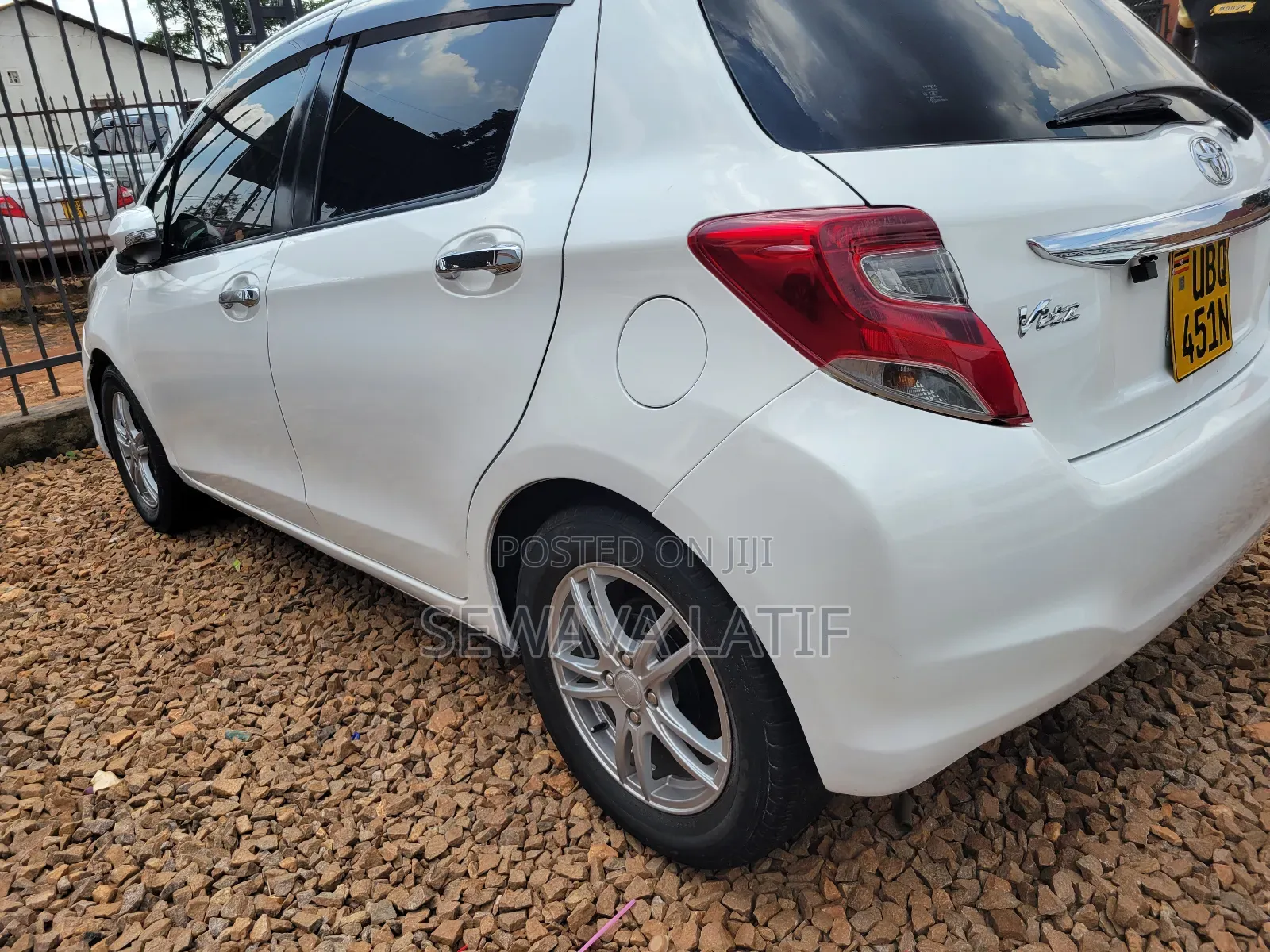 Toyota Vitz 1.3 FWD 5dr 2012 White