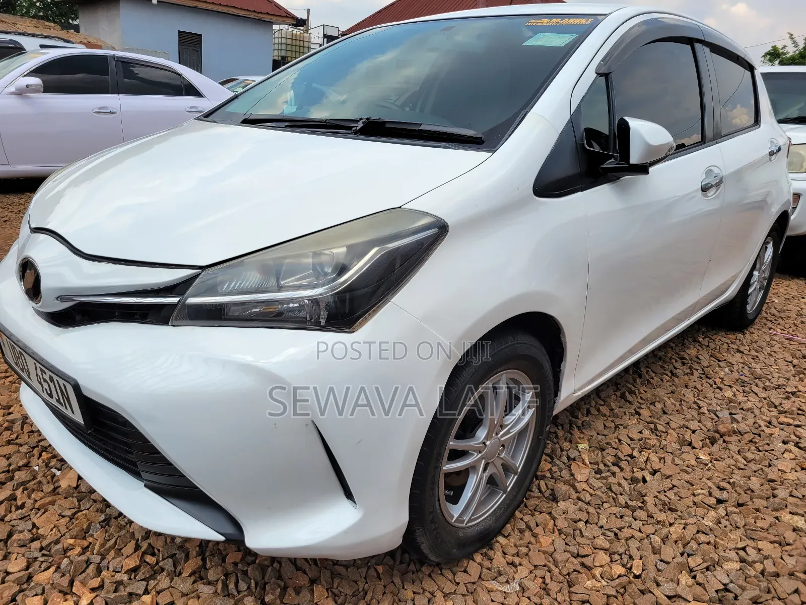 Toyota Vitz 1.3 FWD 5dr 2012 White