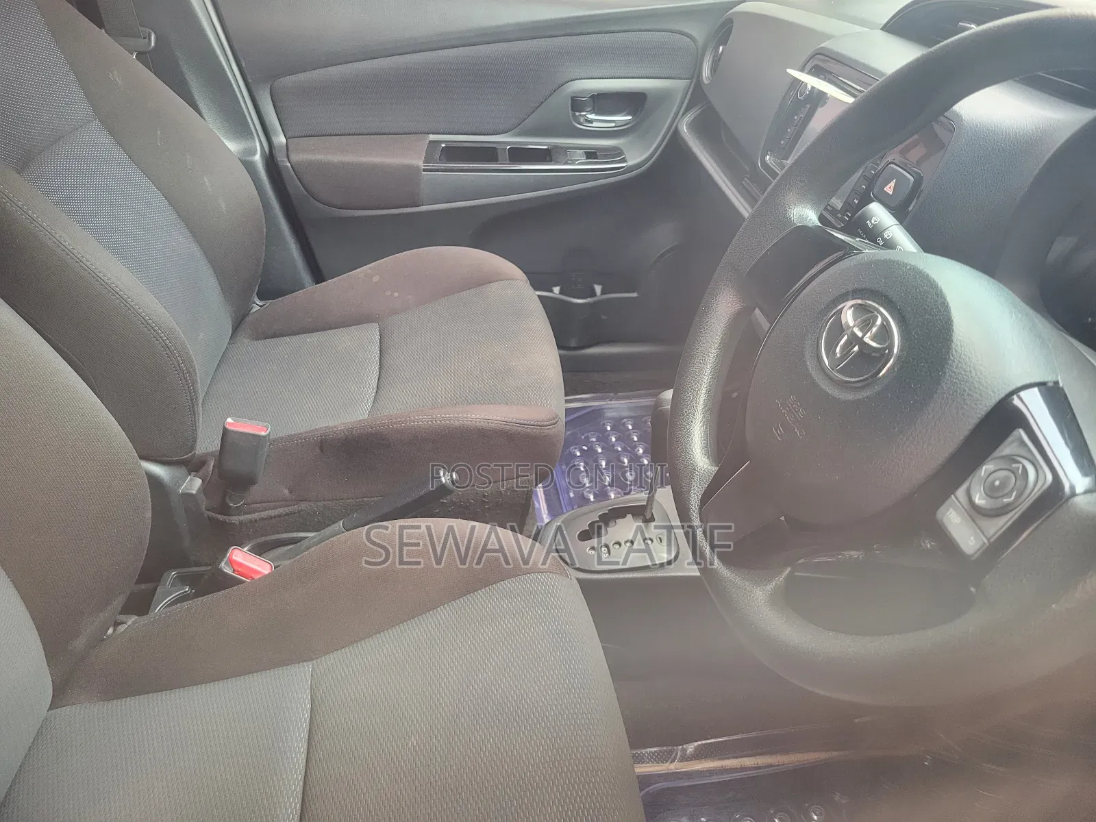 Toyota Vitz 1.3 FWD 5dr 2012 White