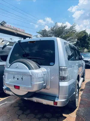 Mitsubishi Pajero 2012 Silver