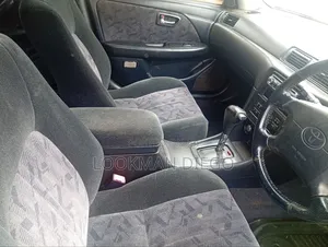 Toyota Mark II Qualis 2.5 RWD 2000 White