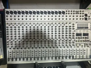 Behringer Mixer Eurodesk 24 Mixer