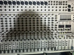 Behringer Mixer Eurodesk 24 Mixer