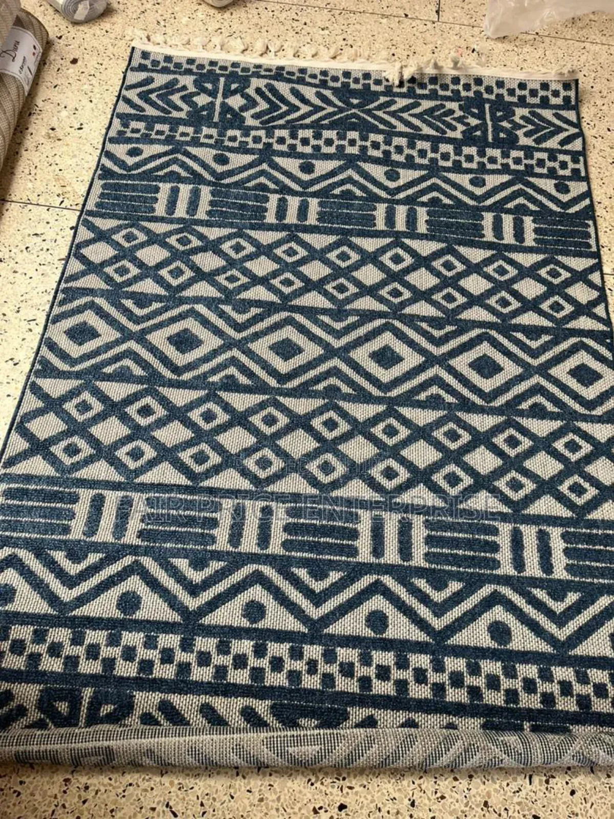 Quality Modern Center Carpet Rug. 150cm by 200cm