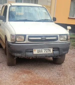 Toyota Hilux 1998 White