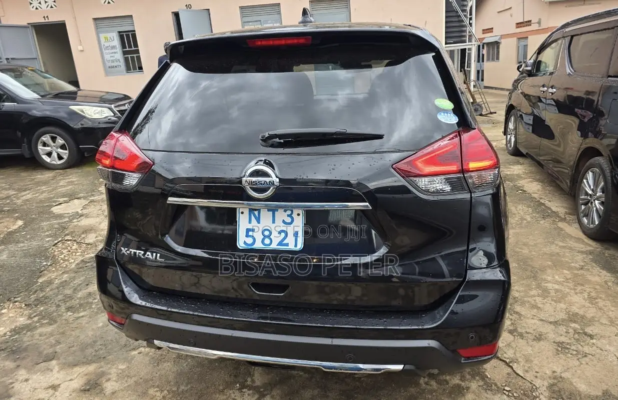 Nissan X-Trail 2.0 Petrol FWD 2018 Black