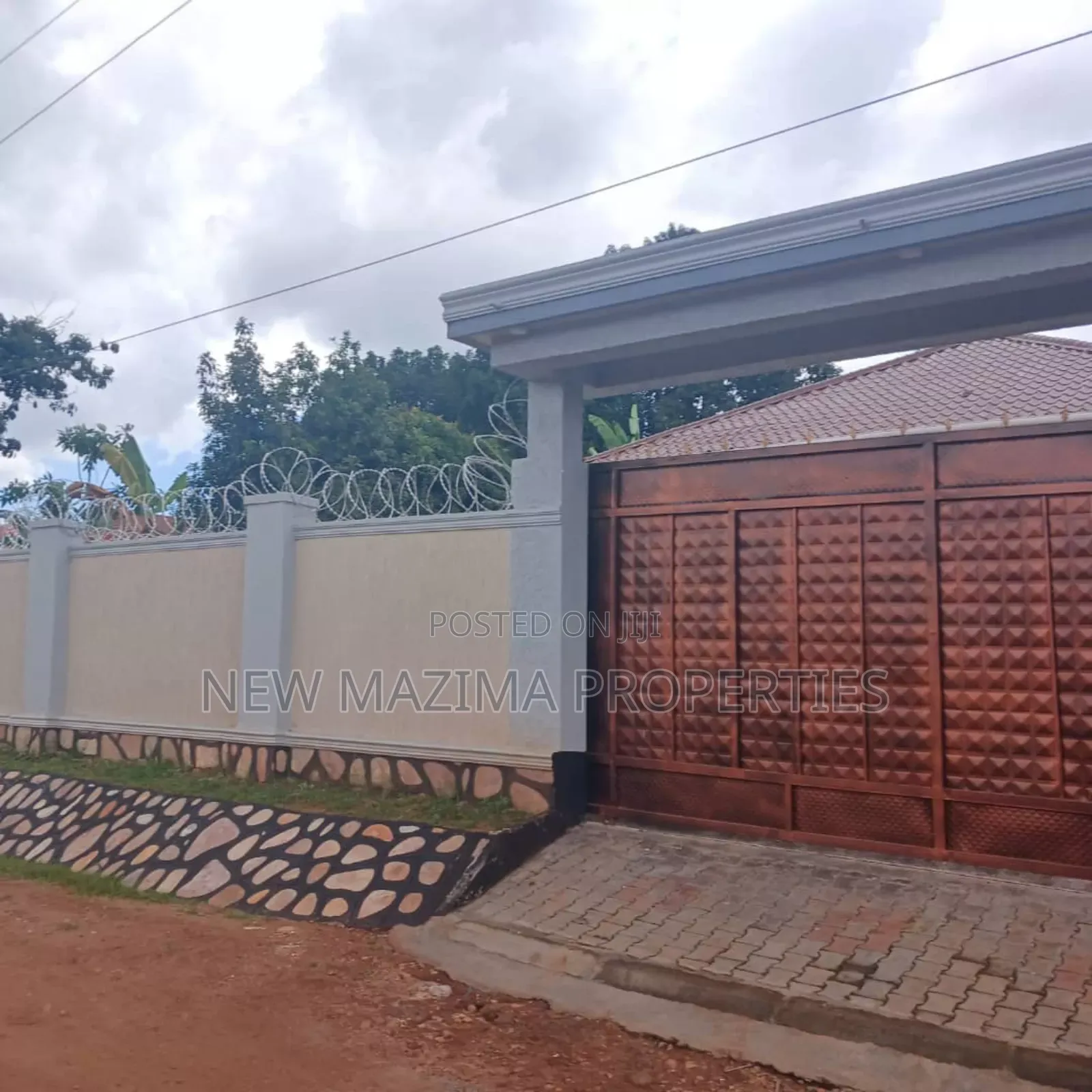 4bdrm Bungalow in Nansana Town, Central Division for sale
