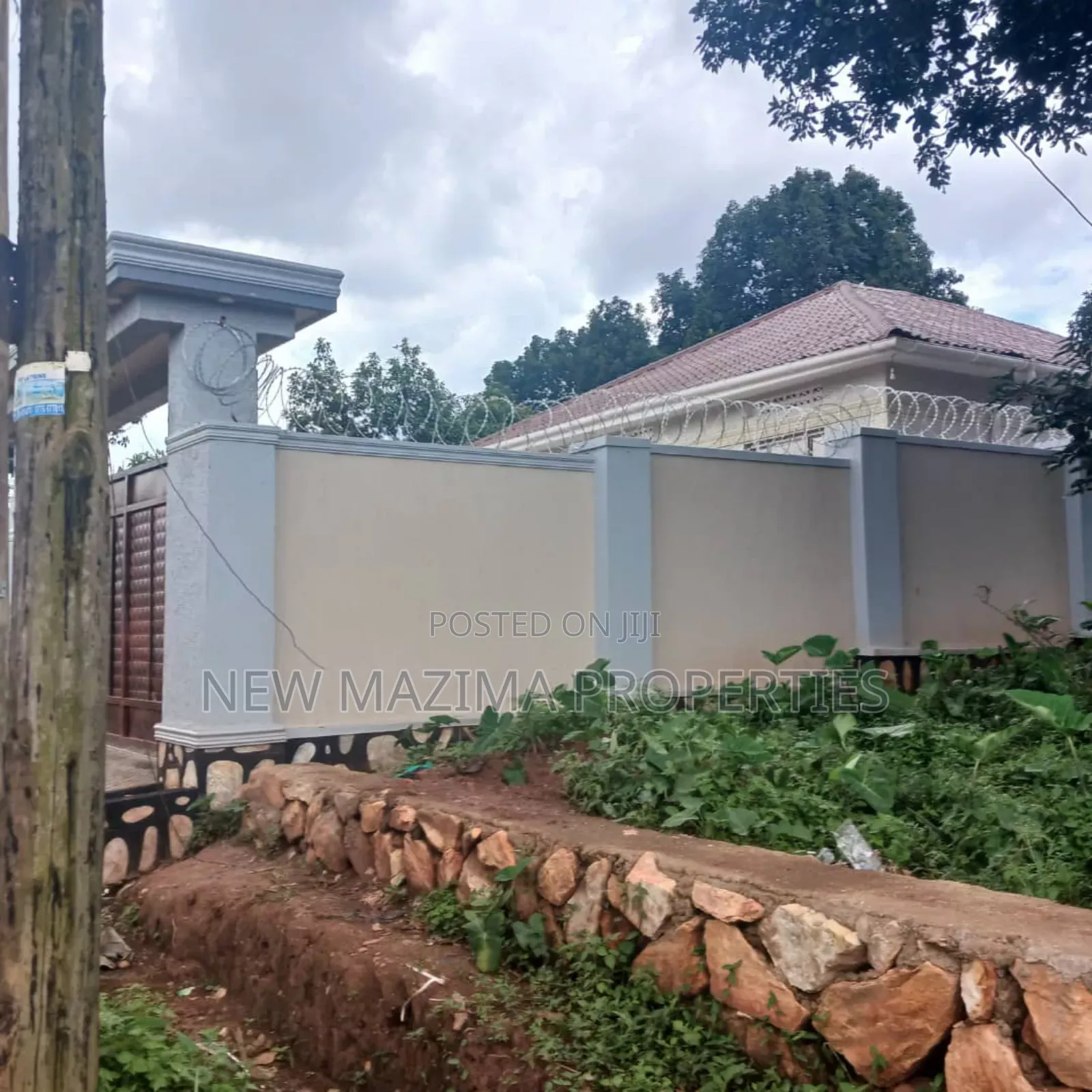 4bdrm Bungalow in Nansana Town, Central Division for sale