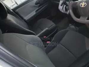 Toyota Wish 2011 Silver