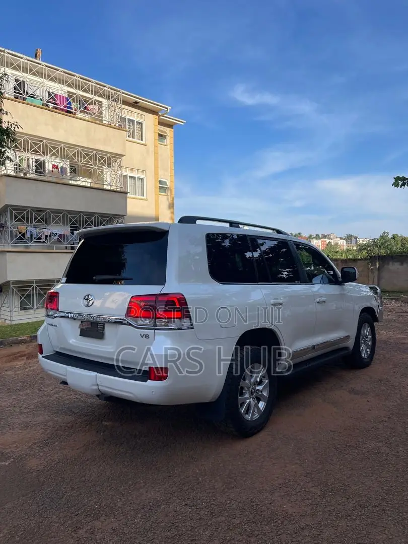 Toyota Land Cruiser 3.3 Diesel 4WD 2021 White