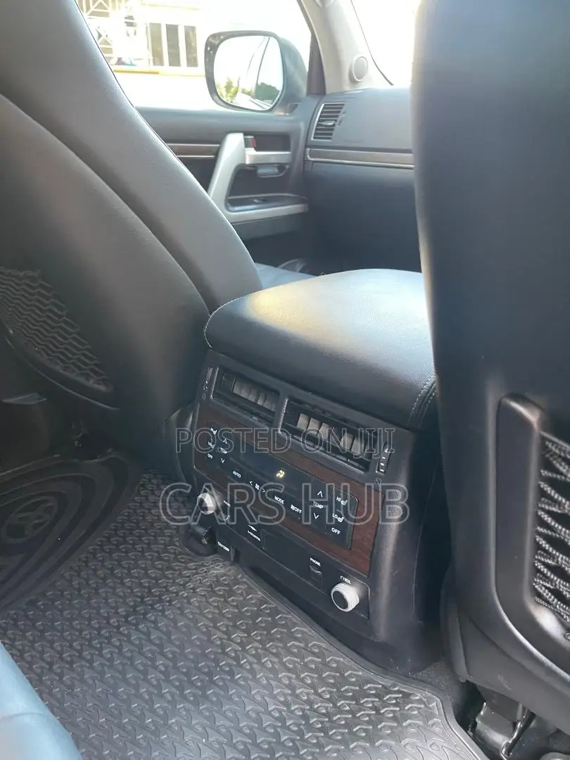 Toyota Land Cruiser 3.3 Diesel 4WD 2021 White