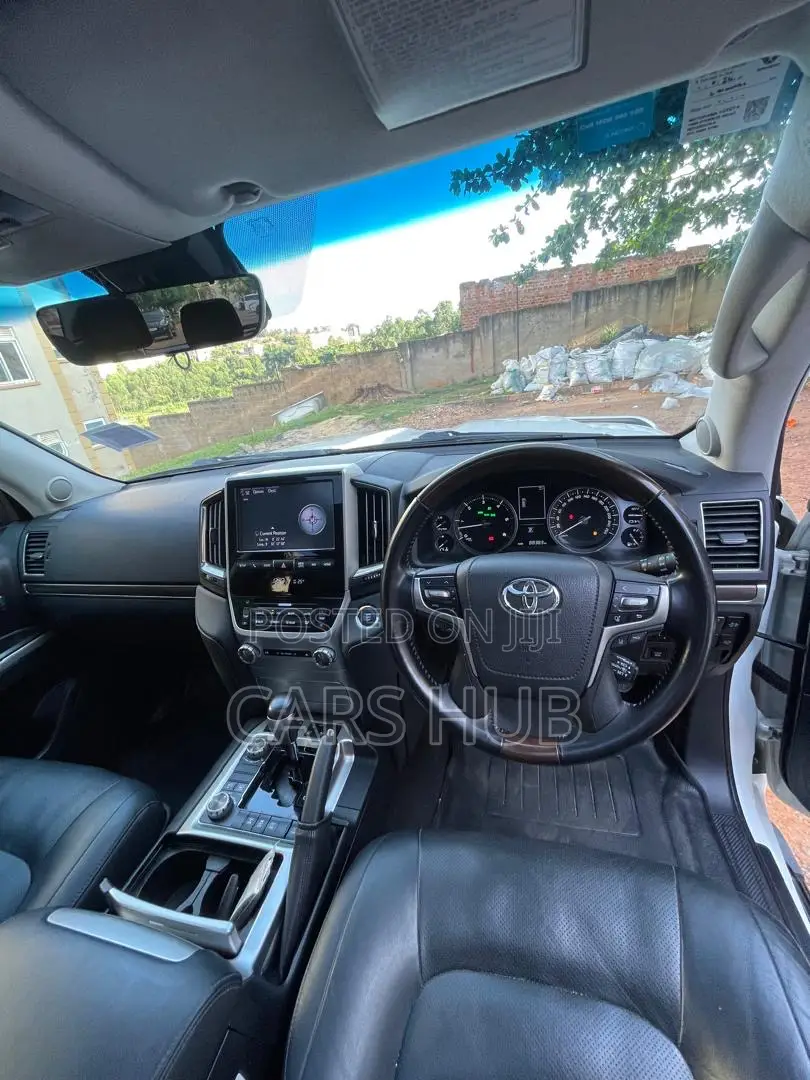 Toyota Land Cruiser 3.3 Diesel 4WD 2021 White