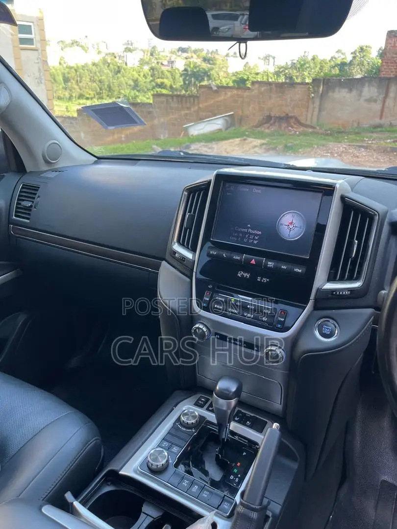 Toyota Land Cruiser 3.3 Diesel 4WD 2021 White