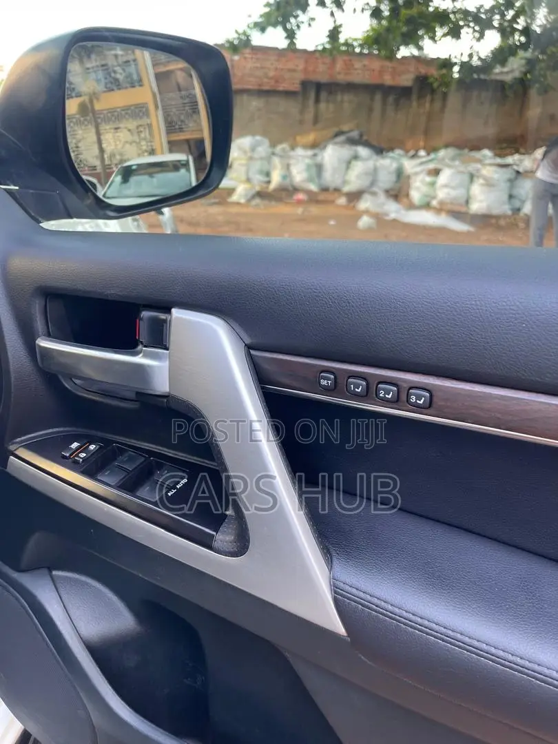 Toyota Land Cruiser 3.3 Diesel 4WD 2021 White