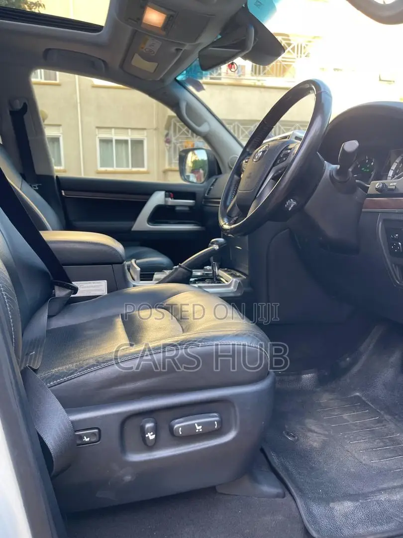 Toyota Land Cruiser 3.3 Diesel 4WD 2021 White