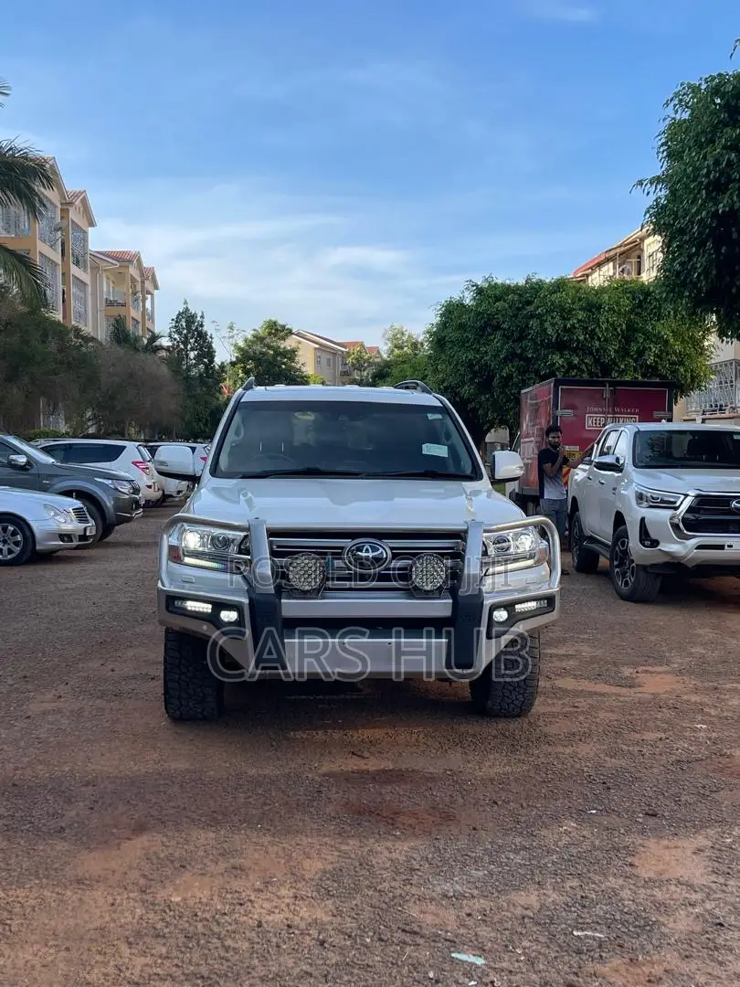 Toyota Land Cruiser 3.3 Diesel 4WD 2021 White