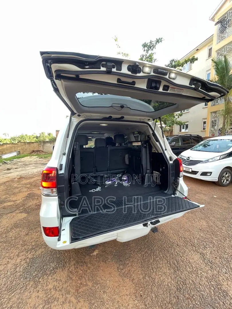 Toyota Land Cruiser 3.3 Diesel 4WD 2021 White