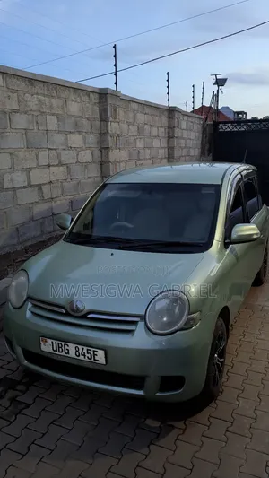 Toyota Sienta 1.5 FWD 2009 Green