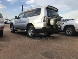 Mitsubishi Pajero 2010 Silver