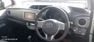 Toyota Vitz 1.0 FWD 3dr 2012 Silver