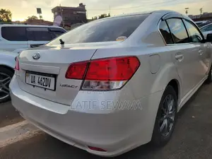Subaru Legacy 2.5i Sedan CVT 2012 White