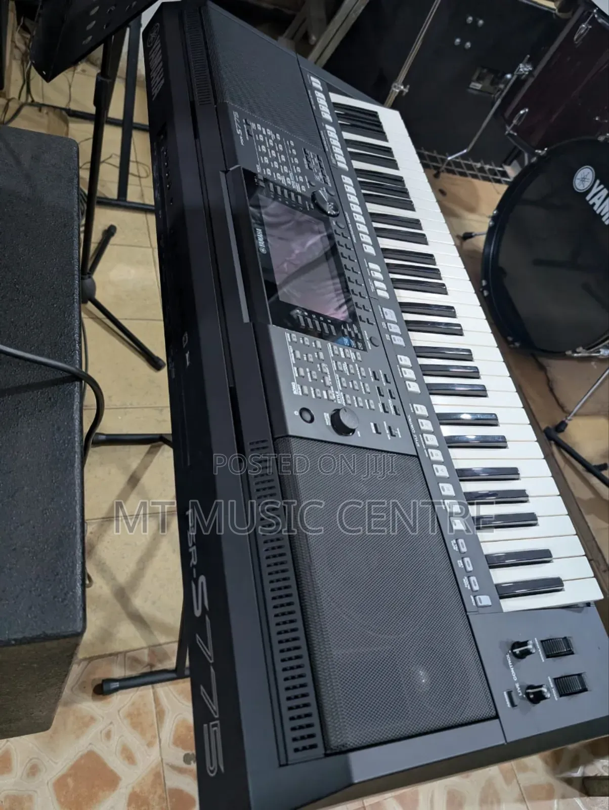 Yamaha PSR S775