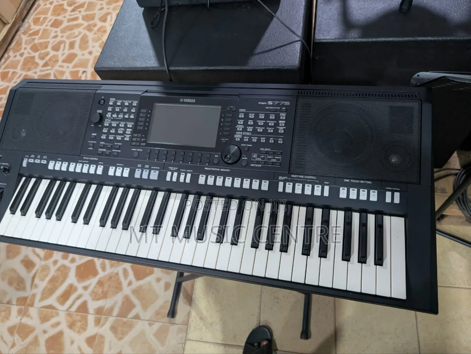 Yamaha PSR S775