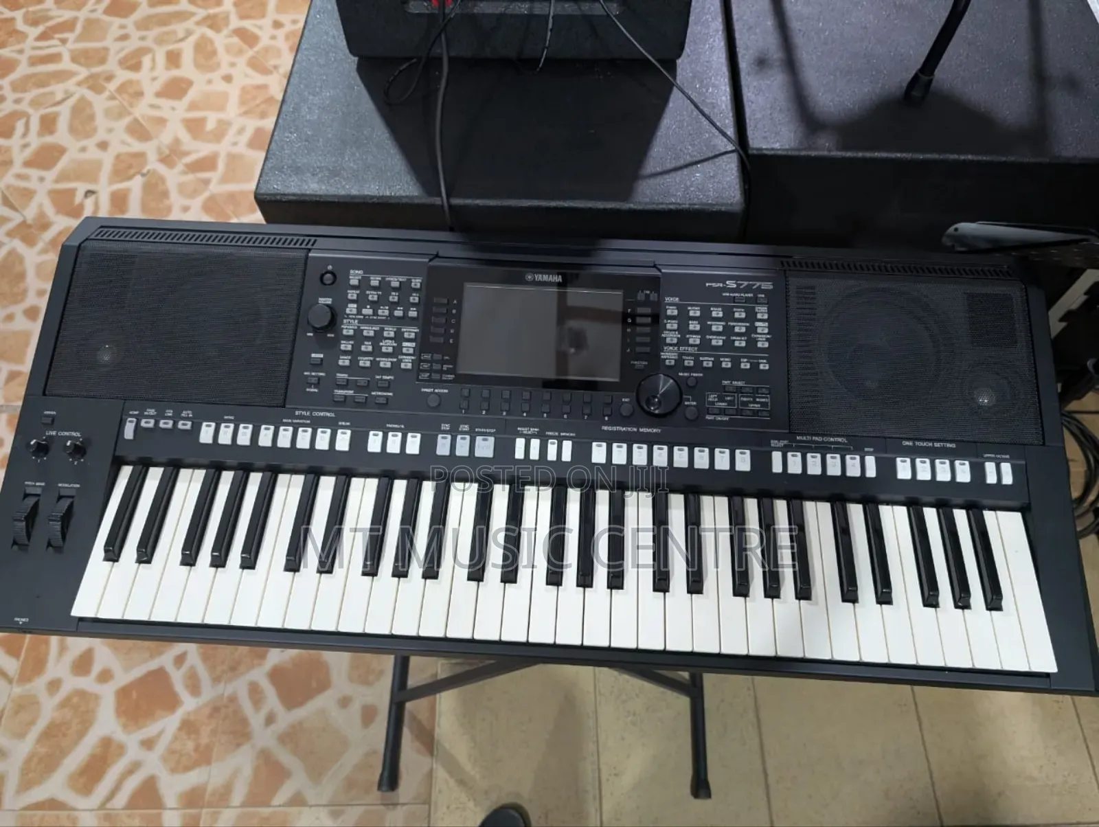 Yamaha PSR S775