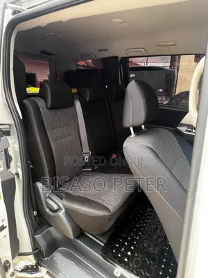 Toyota Noah 2.0 143hp AWD (8 Seater) 2012 White