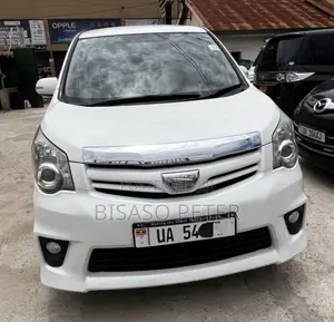 Toyota Noah 2.0 143hp AWD (8 Seater) 2012 White