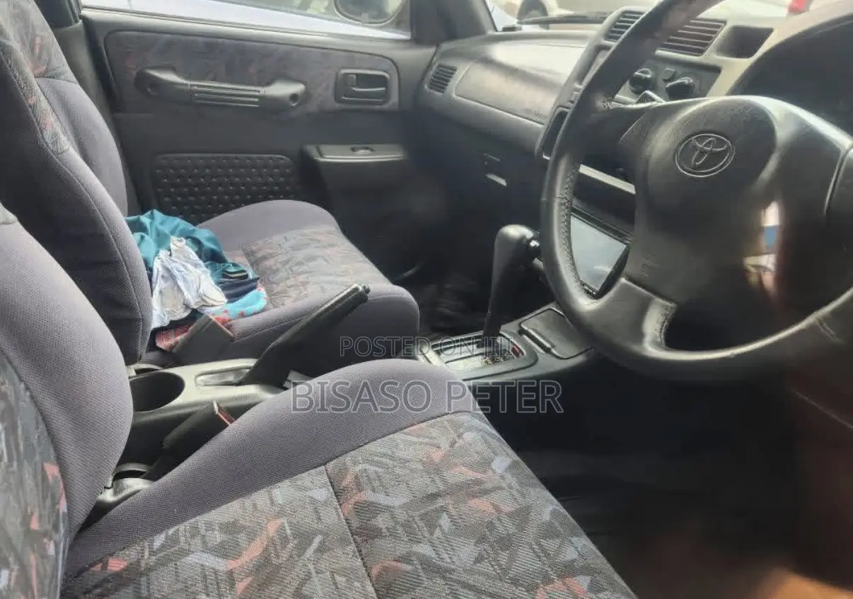 Toyota RAV4 Automatic 2000 Gray