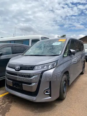 Toyota Noah 2022 Silver