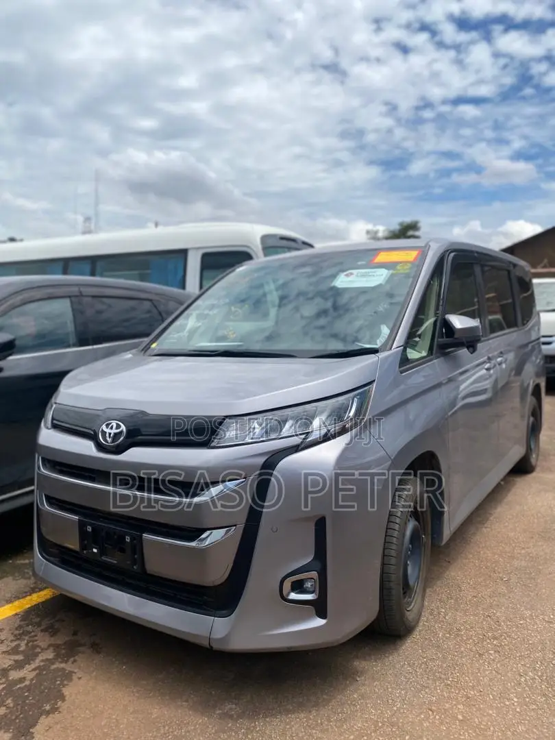 Toyota Noah 2022 Silver