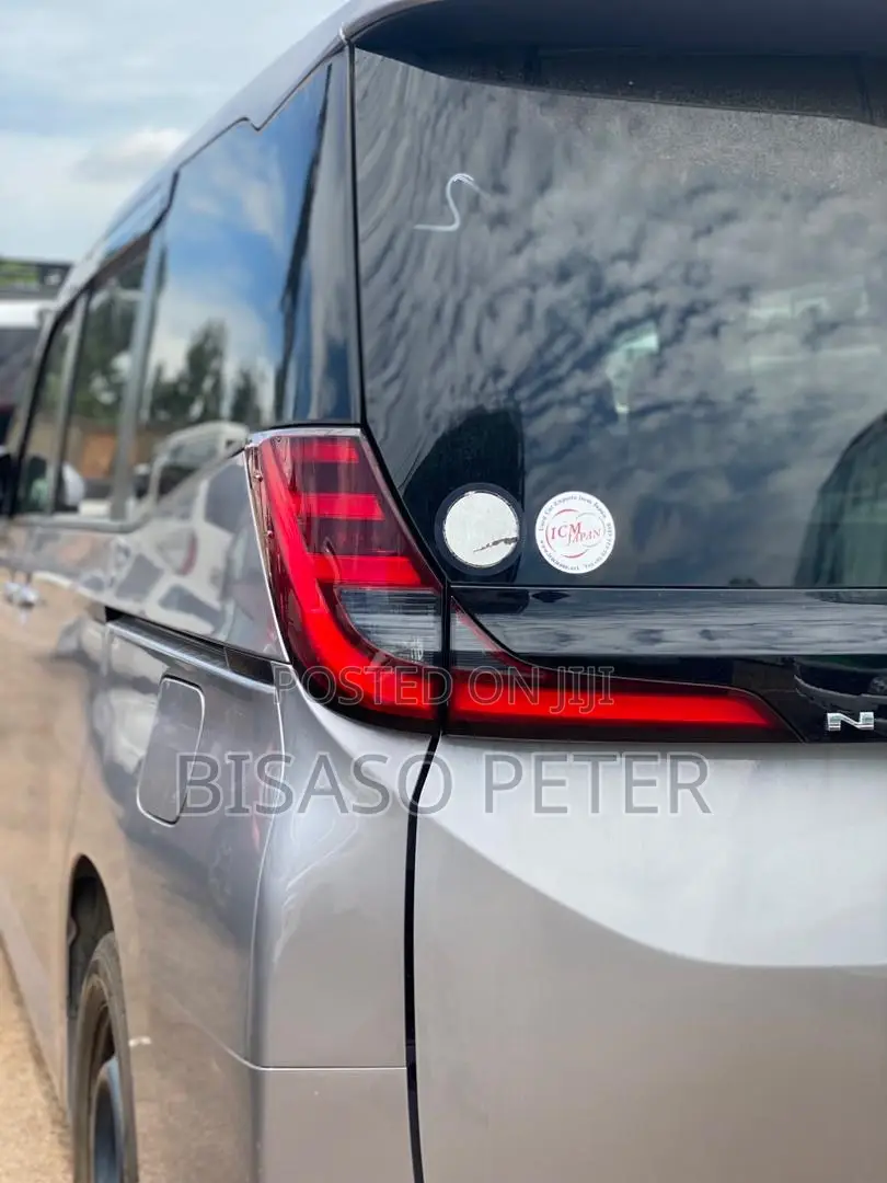 Toyota Noah 2022 Silver