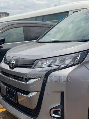 Toyota Noah 2022 Silver