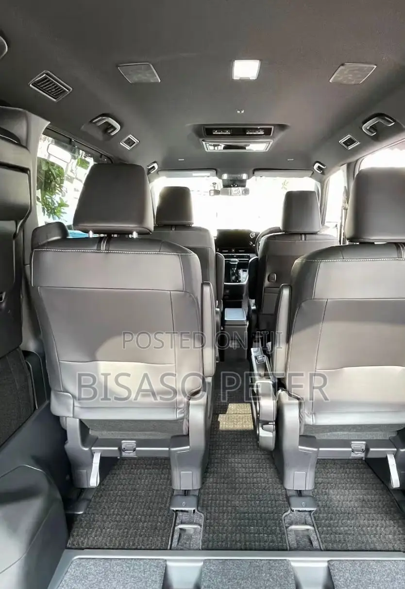 Toyota Noah 2022 Silver