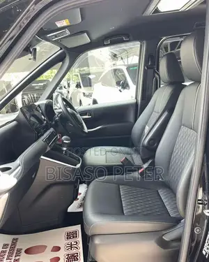 Toyota Noah 2022 Silver