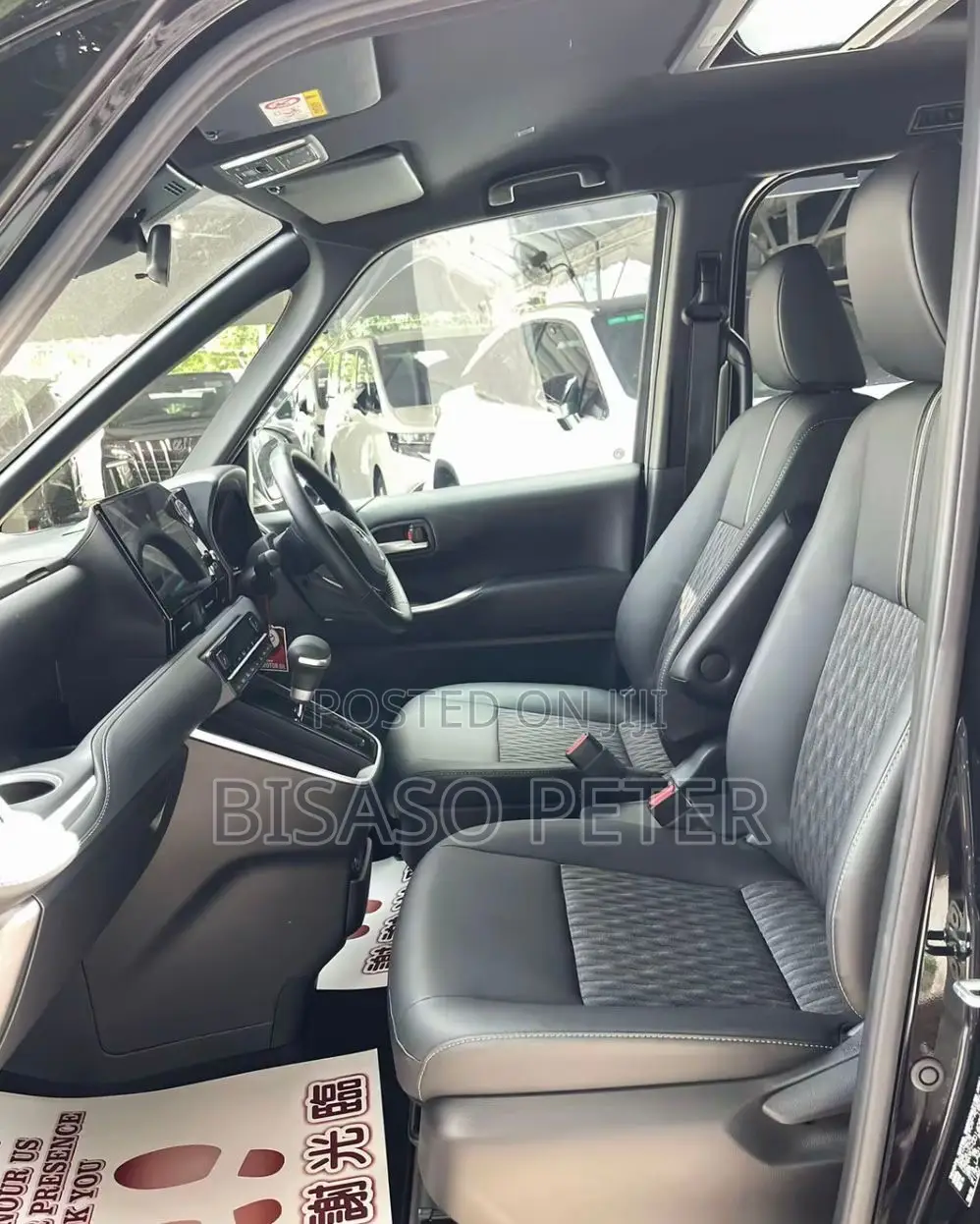 Toyota Noah 2022 Silver