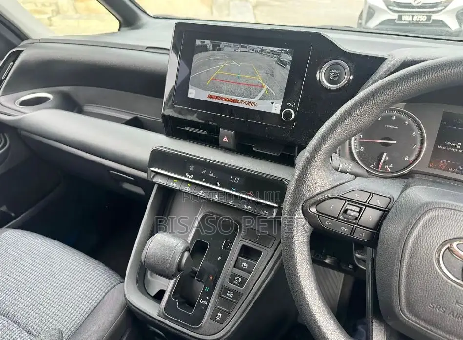 Toyota Noah 2022 Silver