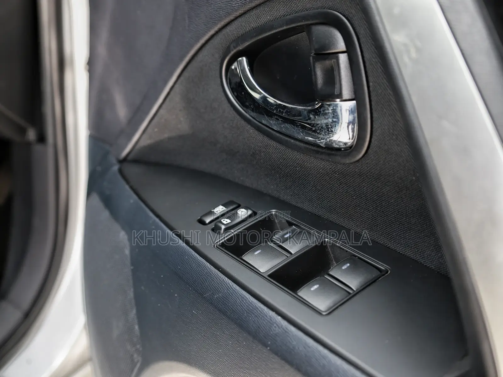 Toyota Avensis 2012 Silver