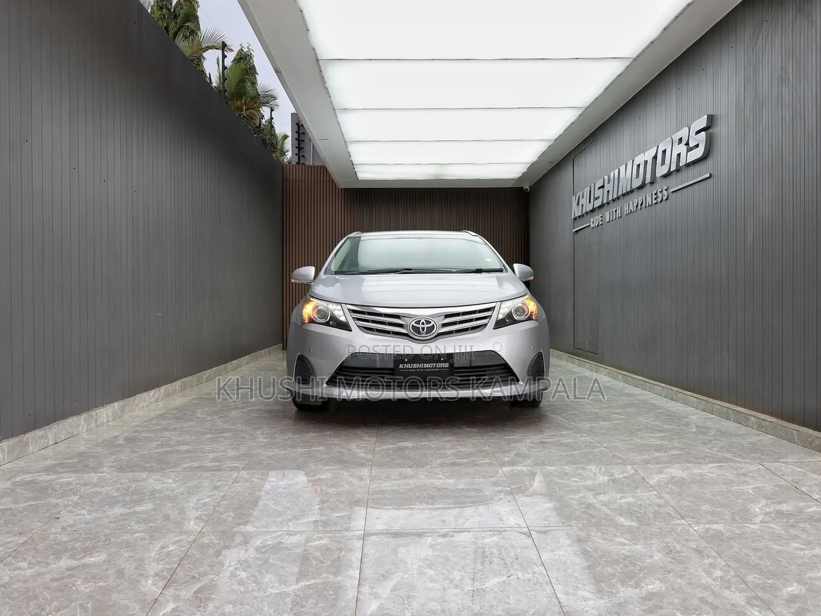 Toyota Avensis 2012 Silver