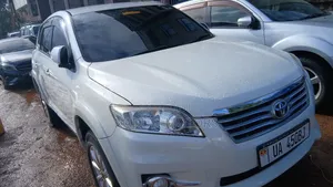 Toyota Vanguard 2011 White
