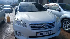Toyota Vanguard 2011 White